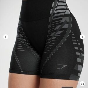 ISO LEGGINGS OR SHORTS SIZE M/L
